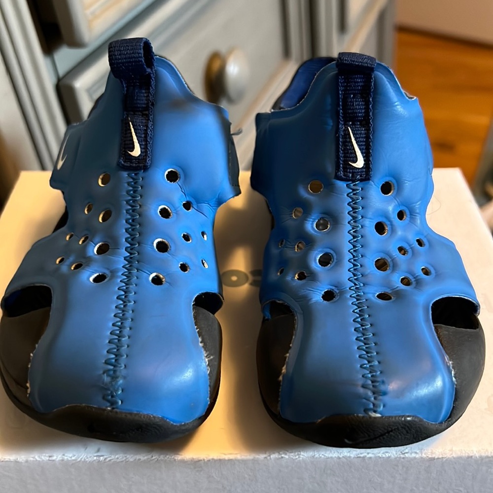 Nike sandals/water shoes toddler size 8